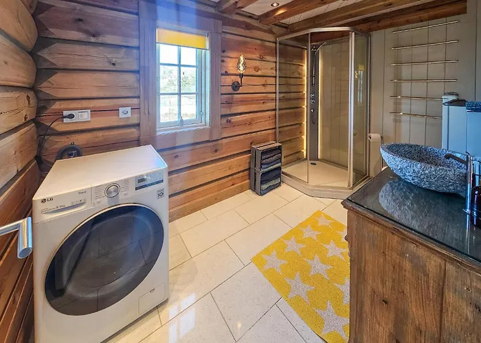 Vakantiehuis 3 Bedroom Stunning In Drangedal