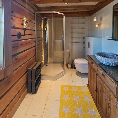 3 Bedroom Stunning In *